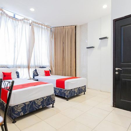 Reddoorz At Sparkling Hotel Surabaya Exterior foto