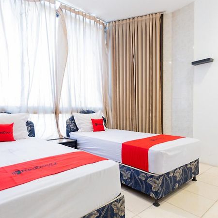 Reddoorz At Sparkling Hotel Surabaya Exterior foto