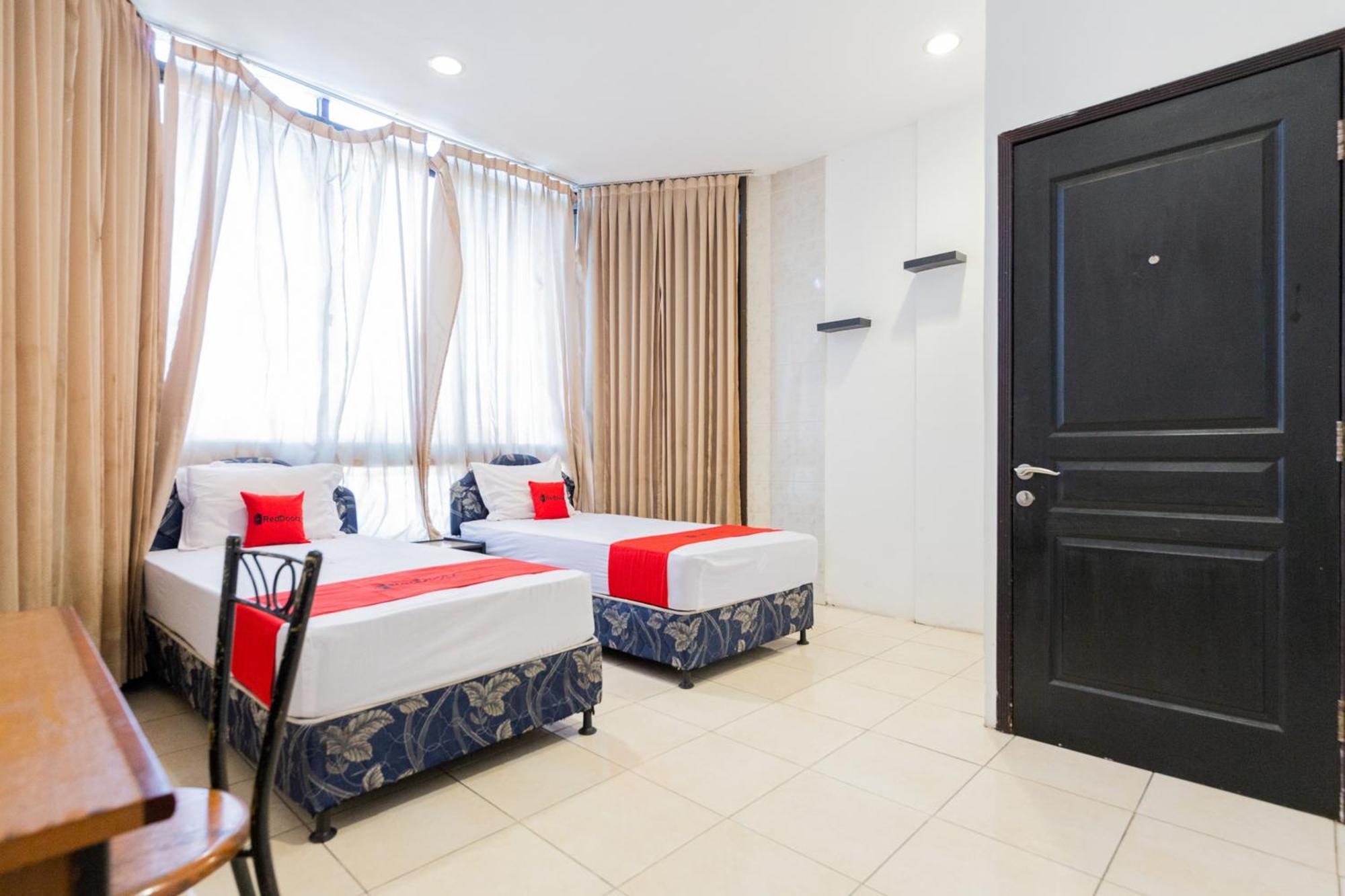 Reddoorz At Sparkling Hotel Surabaya Exterior foto