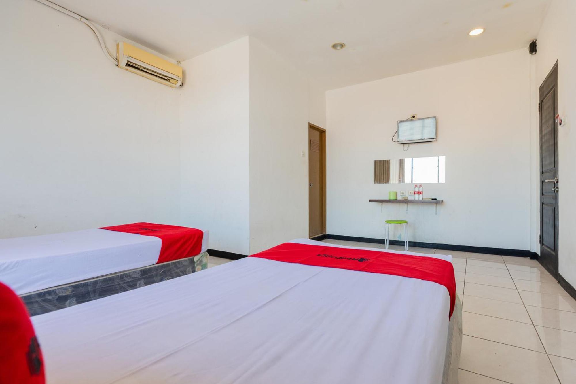 Reddoorz At Sparkling Hotel Surabaya Exterior foto
