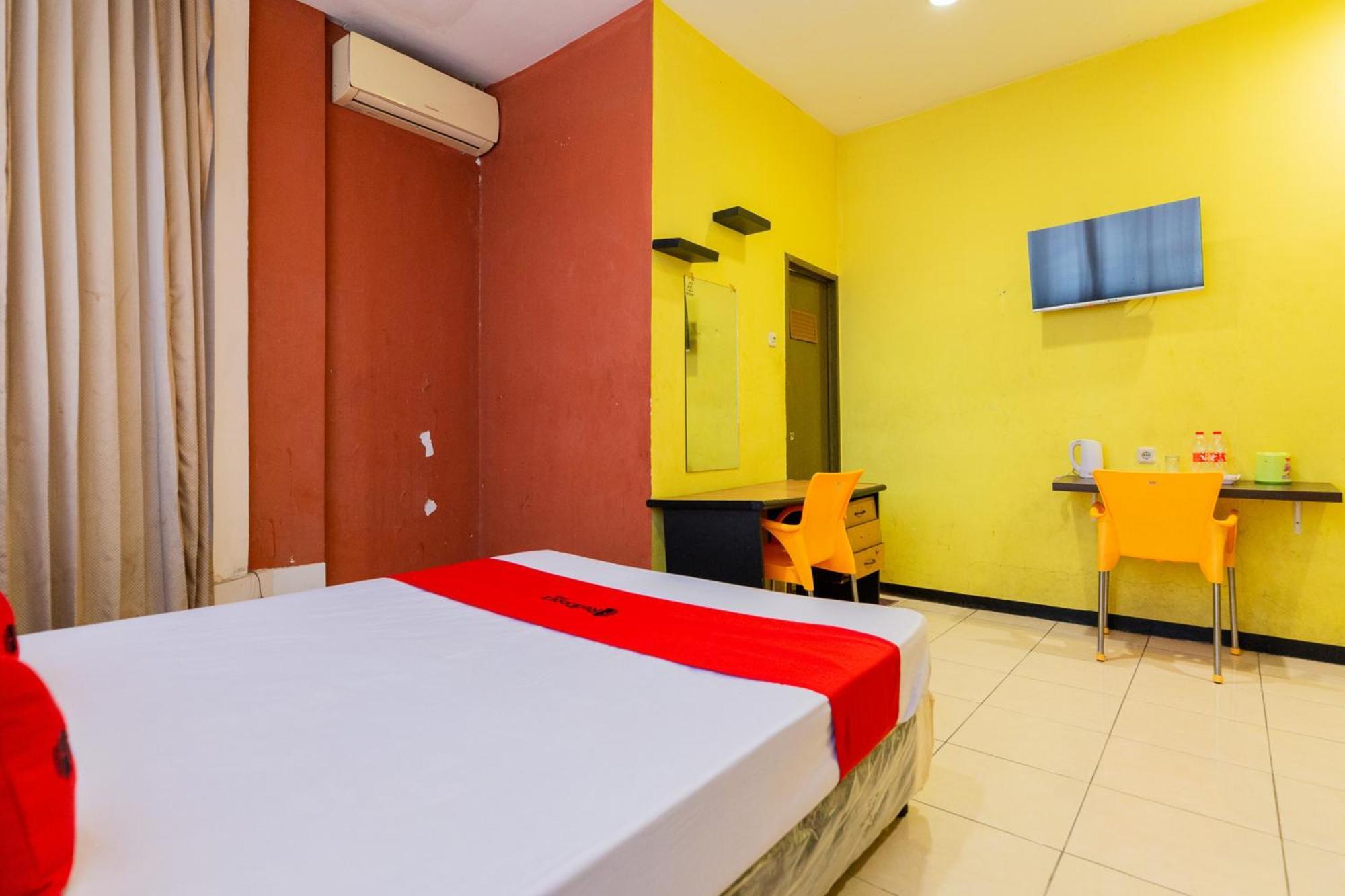 Reddoorz At Sparkling Hotel Surabaya Exterior foto