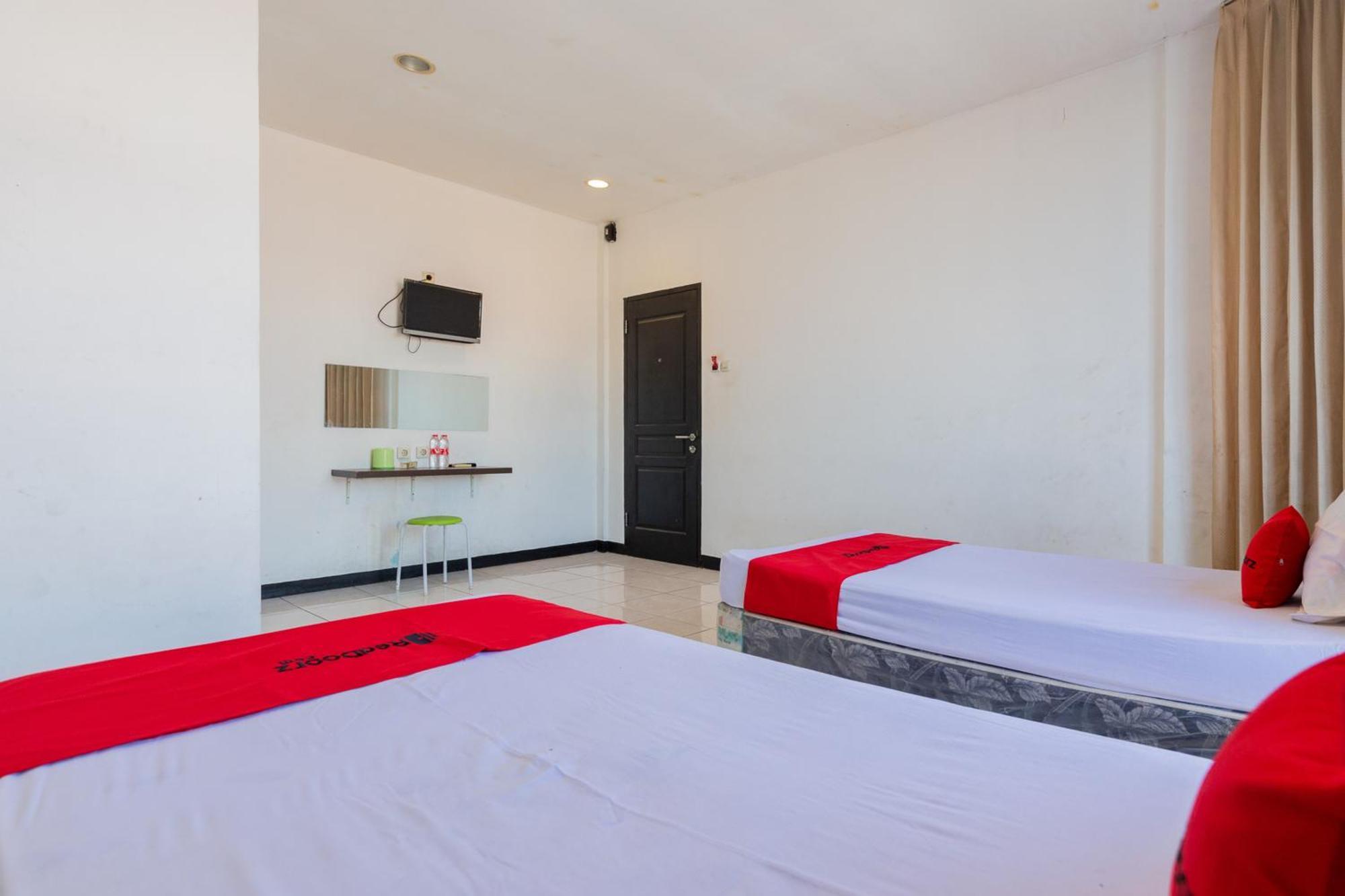 Reddoorz At Sparkling Hotel Surabaya Exterior foto