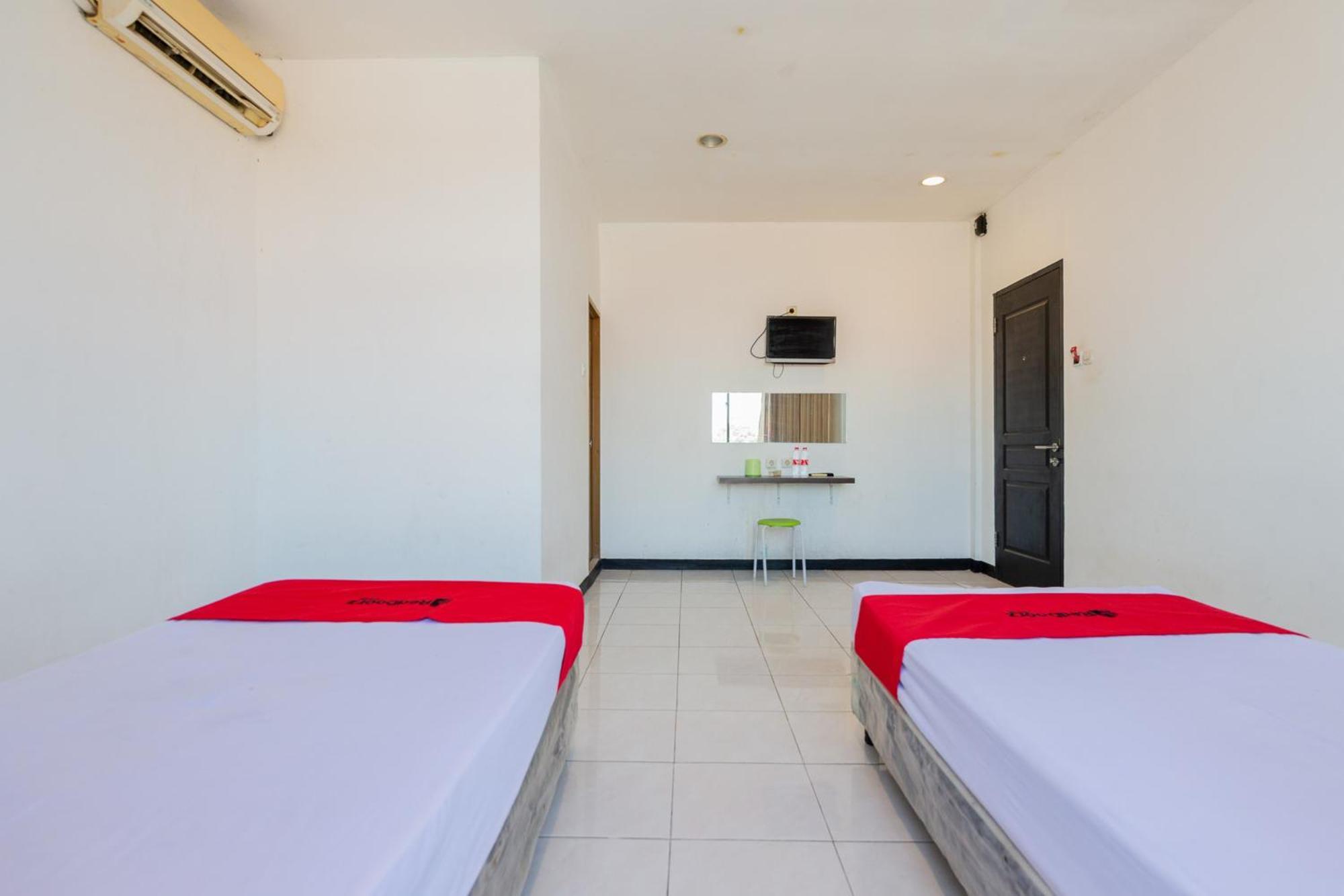 Reddoorz At Sparkling Hotel Surabaya Exterior foto