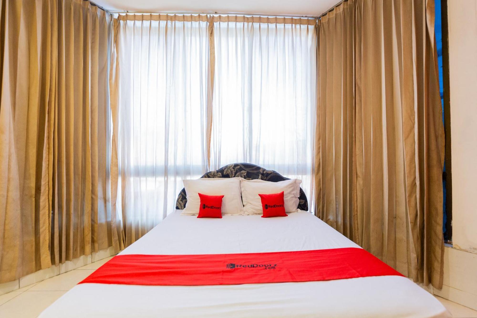 Reddoorz At Sparkling Hotel Surabaya Exterior foto